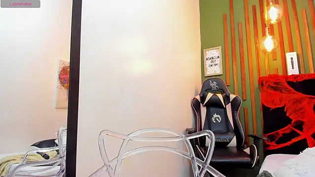 Snapshot of AichaBrown chatting on October 2025 04:43:02 AM AichaBrown online show from October 2025 04:43:02 AM