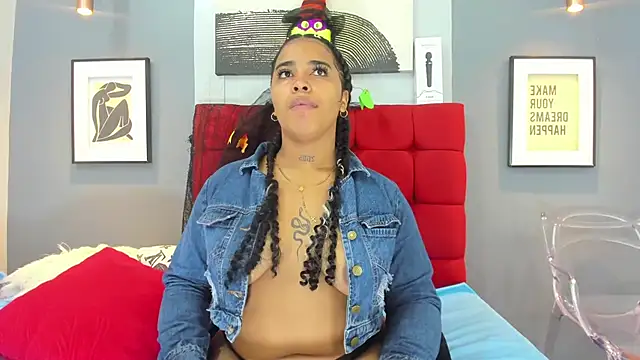 Snapshot of AichaBrown chatting on November 2025 04:25:01 AM AichaBrown online show from November 2025 04:25:01 AM