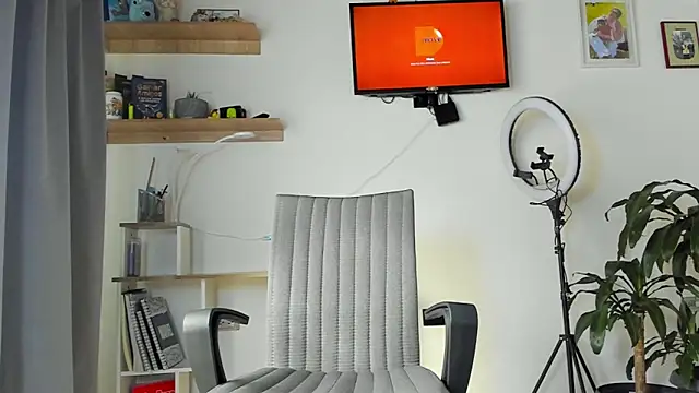 manucute 23  online show from November 2025 04:44:01 PM