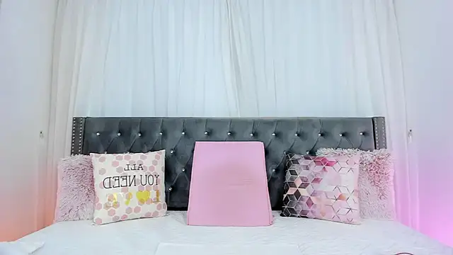 Snapshot of IsabellaJames chatting on October 2025 12:06:02 PM IsabellaJames online show from October 2025 12:06:02 PM