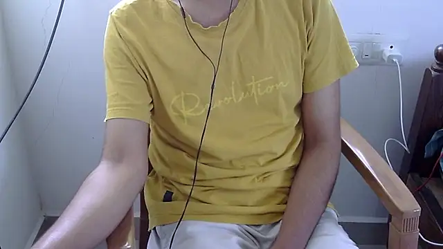 Snapshot of The_SHY_uncut chatting on April 2026 05:02:02 AM The SHY uncut online show from April 2026 05:02:02 AM