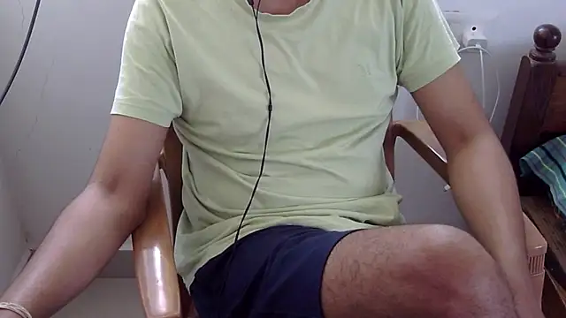 Snapshot of The_SHY_uncut chatting on April 2026 06:11:02 AM The SHY uncut online show from April 2026 06:11:02 AM