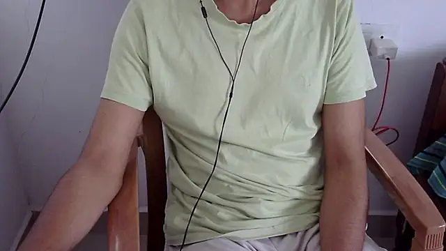Snapshot of The_SHY_uncut chatting on May 2026 06:29:01 AM The SHY uncut online show from May 2026 06:29:01 AM
