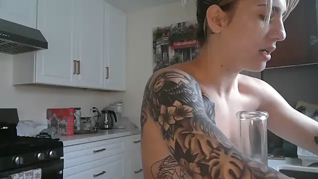 NatalieKneals online show from December 2025 04:35:02 PM