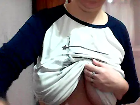 Snapshot of AnaXBerry chatting on January 2025 06:05:01 PM AnaXBerry online show from January 2025 06:05:01 PM