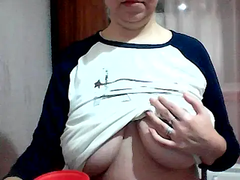 Snapshot of AnaXBerry chatting on January 2025 06:03:02 PM AnaXBerry online show from January 2025 06:03:02 PM