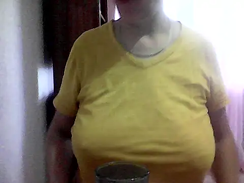 Snapshot of AnaXBerry chatting on September 2025 06:06:01 AM AnaXBerry online show from September 2025 06:06:01 AM