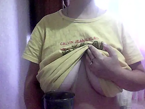 Snapshot of AnaXBerry chatting on September 2025 06:50:02 AM AnaXBerry online show from September 2025 06:50:02 AM