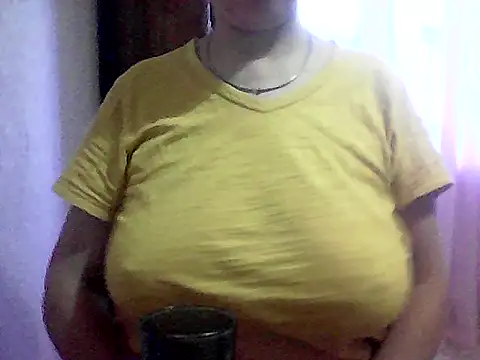 Snapshot of AnaXBerry chatting on September 2025 06:51:02 AM AnaXBerry online show from September 2025 06:51:02 AM