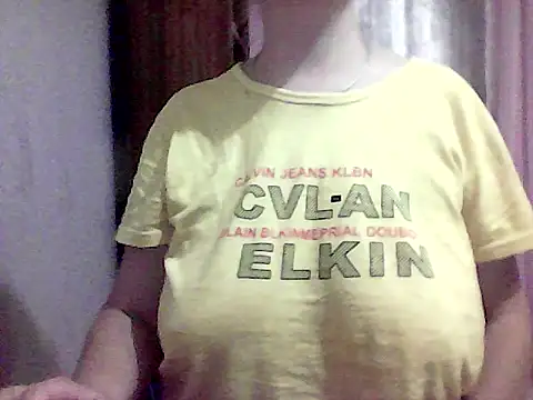 Snapshot of AnaXBerry chatting on October 2025 06:37:01 PM AnaXBerry online show from October 2025 06:37:01 PM