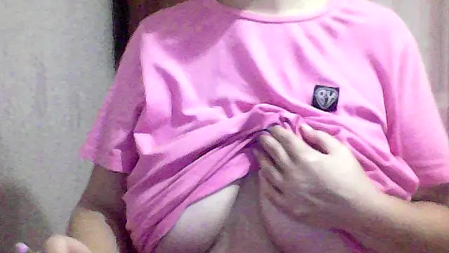 Snapshot of AnaXBerry chatting on October 2025 06:38:02 PM AnaXBerry online show from October 2025 06:38:02 PM