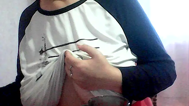 Snapshot of AnaXBerry chatting on October 2025 06:39:02 AM AnaXBerry online show from October 2025 06:39:02 AM