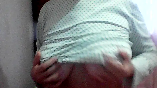 Snapshot of AnaXBerry chatting on November 2025 06:46:01 AM AnaXBerry online show from November 2025 06:46:01 AM