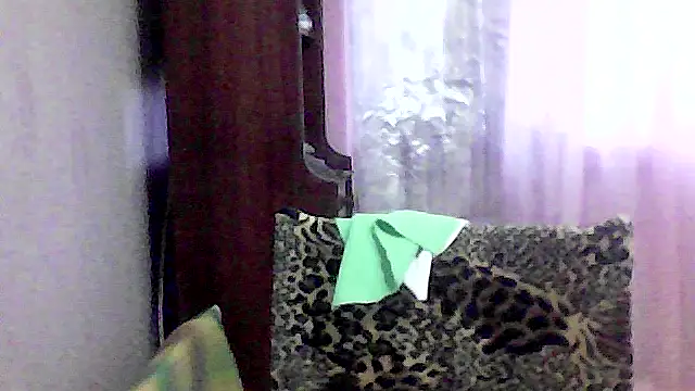 Snapshot of AnaXBerry chatting on November 2025 07:32:01 AM AnaXBerry online show from November 2025 07:32:01 AM