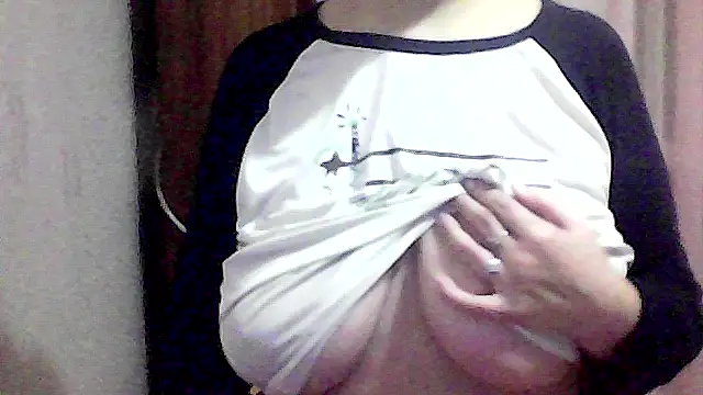 Snapshot of AnaXBerry chatting on December 2025 07:56:02 PM AnaXBerry online show from December 2025 07:56:02 PM