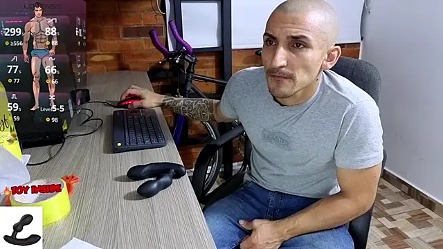 Marck Muscle online show from November 2025 03:56:02 AM