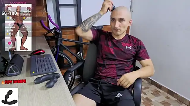 Snapshot of Marck_Muscle chatting on May 2026 01:25:02 AM Marck Muscle online show from May 2026 01:25:02 AM