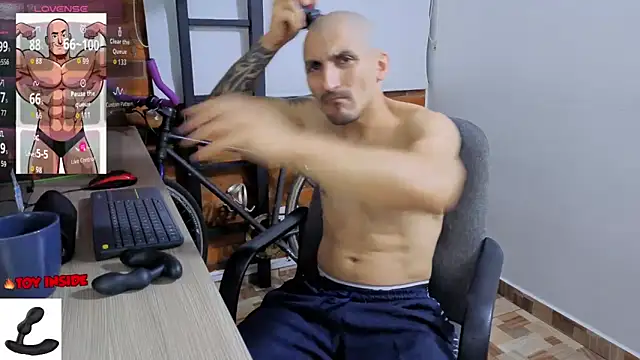 Snapshot of Marck_Muscle chatting on May 2026 12:06:02 AM Marck Muscle online show from May 2026 12:06:02 AM