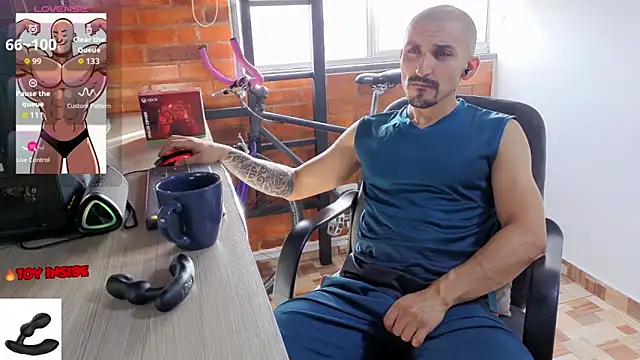 Snapshot of Marck_Muscle chatting on May 2026 09:12:02 PM Marck Muscle online show from May 2026 09:12:02 PM