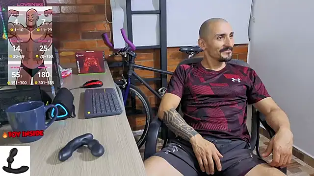Snapshot of Marck_Muscle chatting on June 2026 11:43:01 PM Marck Muscle online show from June 2026 11:43:01 PM