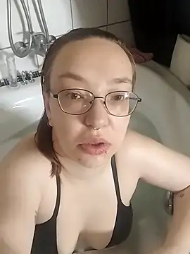 Isabella Geney online show from April 2026 01:13:02 PM