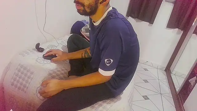 Snapshot of UncutToyBoy23cm chatting on November 2025 05:50:01 AM UncutToyBoy23cm online show from November 2025 05:50:01 AM