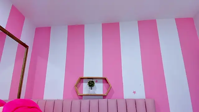 ISABELLA 020 online show from September 2025 12:38:02 PM