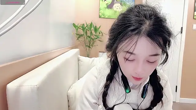 AKiKi711 online show from February 2026 03:20:01 PM