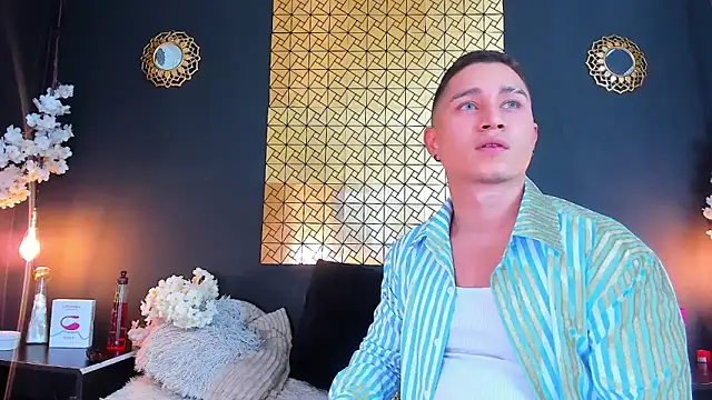 Snapshot of francesco_evan chatting on March 2025 07:42:02 PM francesco evan online show from March 2025 07:42:02 PM