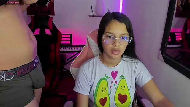 jessi and boy online show from March 2026 03:40:01 PM