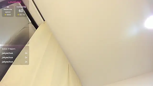 Kylie2211 online show from March 2026 08:26:33 AM