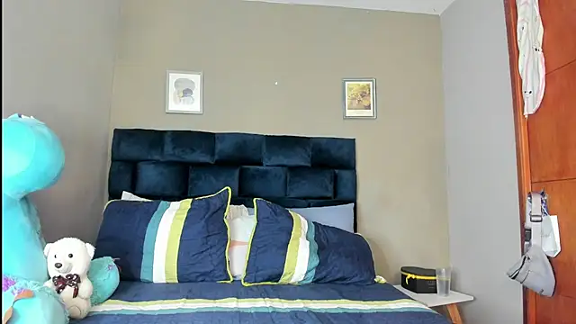 nathaliefox online show from October 2025 04:18:01 PM