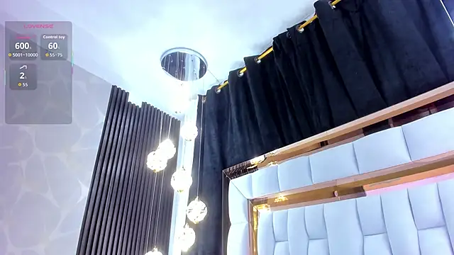 SarayRoyse online show from November 2025 07:24:02 PM