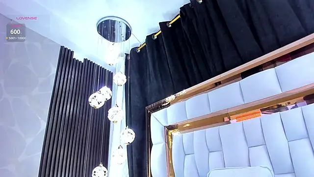 SarayRoyse online show from February 2026 07:34:02 PM