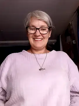 Snapshot of irinamaux chatting on June 2026 07:12:02 PM irinamaux online show from June 2026 07:12:02 PM
