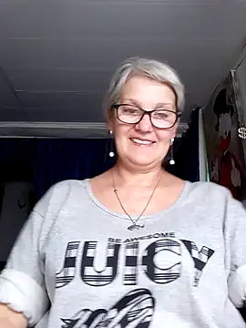 Snapshot of irinamaux chatting on June 2026 04:32:01 PM irinamaux online show from June 2026 04:32:01 PM