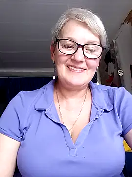 Snapshot of irinamaux chatting on June 2026 12:22:01 PM irinamaux online show from June 2026 12:22:01 PM