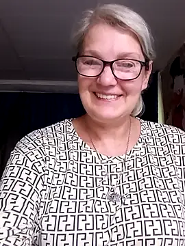 Snapshot of irinamaux chatting on July 2026 08:29:01 AM irinamaux online show from July 2026 08:29:01 AM