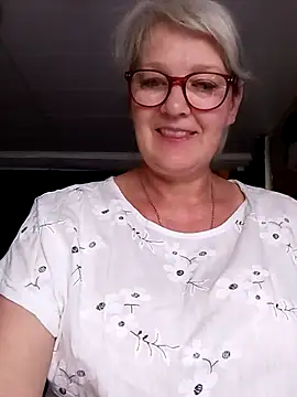 Snapshot of irinamaux chatting on July 2026 07:02:01 AM irinamaux online show from July 2026 07:02:01 AM