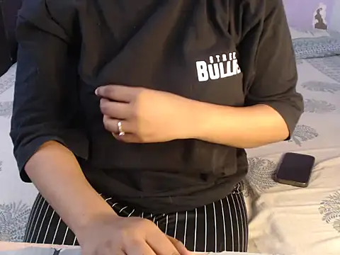 Freya nia online show from January 2025 01:47:01 PM