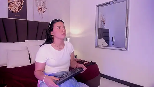 Sofi Perez  online show from March 2025 11:16:01 AM