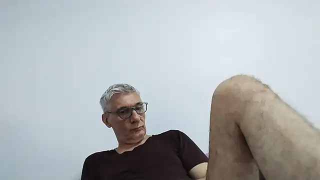 Snapshot of BIGUNCUTHARDCOCK chatting on June 2026 12:11:01 AM BIGUNCUTHARDCOCK online show from June 2026 12:11:01 AM