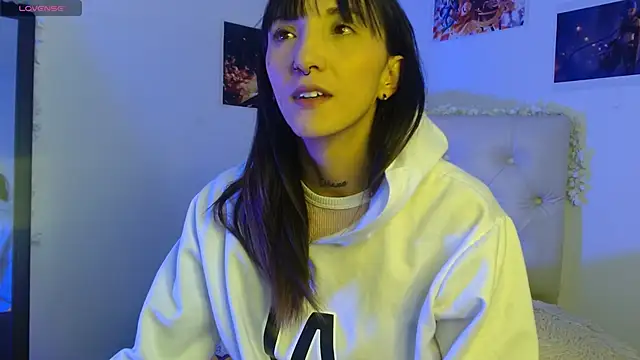 Snapshot of Sakura_and_yuki chatting on January 2025 06:20:01 PM Sakura and yuki online show from January 2025 06:20:01 PM