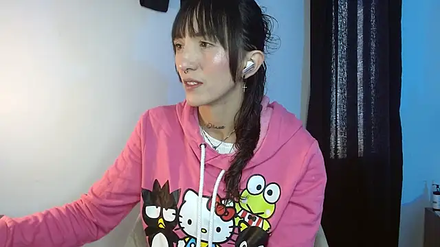 Snapshot of Sakura_and_yuki chatting on January 2025 02:32:01 PM Sakura and yuki online show from January 2025 02:32:01 PM