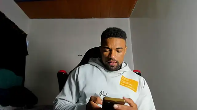 Snapshot of estebanlobo- chatting on October 2025 11:23:01 PM estebanlobo- online show from October 2025 11:23:01 PM