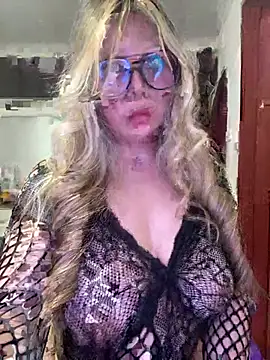 Snapshot of CristalGmez chatting on July 2026 04:15:01 AM CristalGmez online show from July 2026 04:15:01 AM