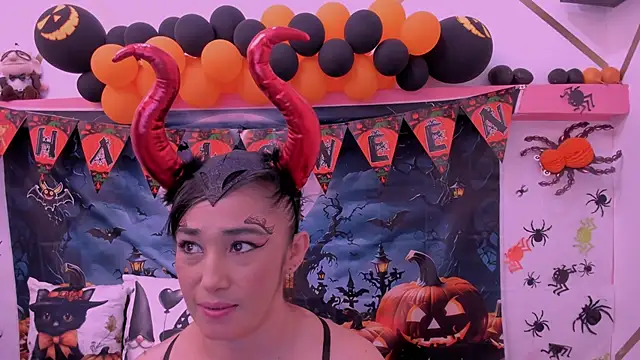 charlotte-11 online show from October 2025 04:39:01 PM