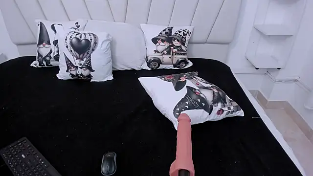 charlotte-11 online show from April 2026 02:20:01 PM