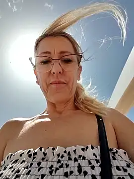 Snapshot of blondyruby chatting on June 2026 10:35:01 AM blondyruby online show from June 2026 10:35:01 AM