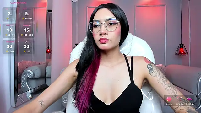 AzuraKindong online show from December 2025 07:22:01 PM